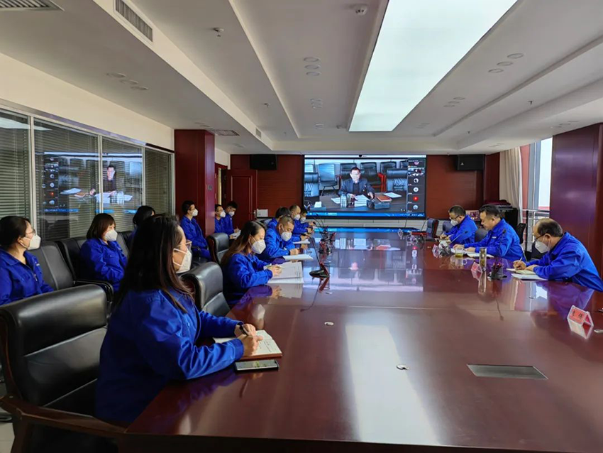 集團(tuán)公司黨委委員、副總經(jīng)理康海軍在基層聯(lián)系點(diǎn)宣講黨的二十大精神