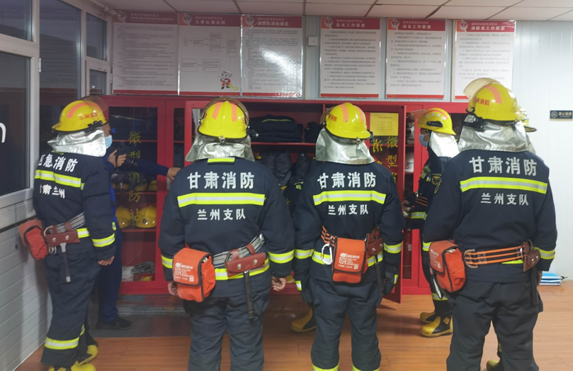 【“三抓三促”進(jìn)行時(shí)】蘭州高新區(qū)消防救援大隊(duì)定遠(yuǎn)消防站深入隴神戎發(fā)開展“實(shí)戰(zhàn)練兵”消防演練活動(dòng)