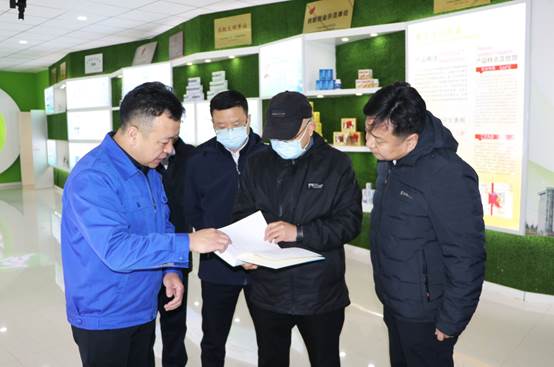 說明: 說明: C:UsersAdministratorDesktop技術(shù)中心新聞稿甘肅省科技廳副廳長李興華李興華副廳長調(diào)研20211215微信圖片_20211215132026.jpg